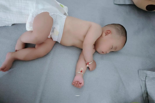 磁县3个月宝宝怎么抱